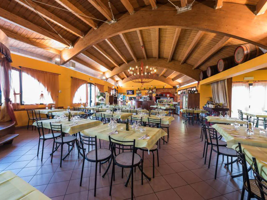 camping-village-il-poggetto-interior-restaurant