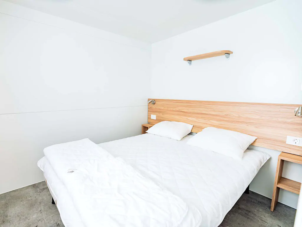 campsite-arena-grand-kazela-mobile-home-premium-a-plus-interior-bedroom-double-bed