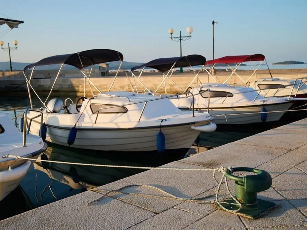 campsite-eden-village-lago-maggiore-exterior-boat