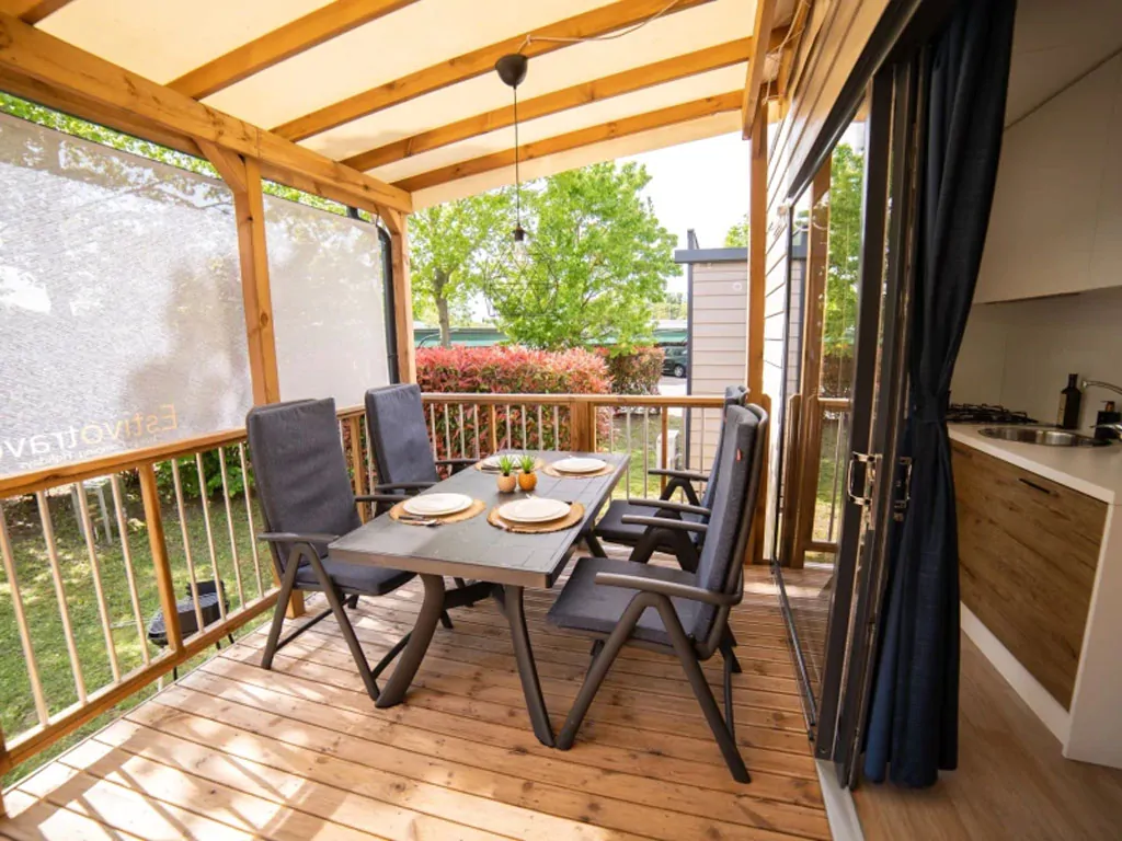 eden-village-lago-maggiore-mobile-home-estivo-premium-deluxe-dog-exterior-terrace