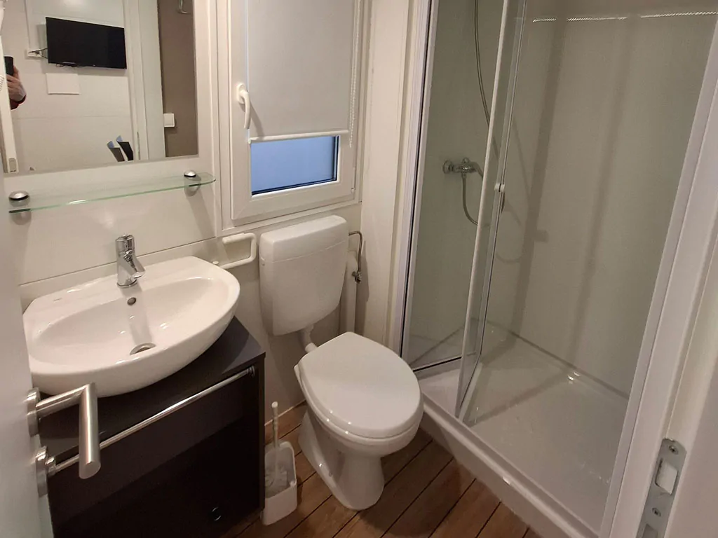 arena-grand-kazela-premium-la-interior-bathroom
