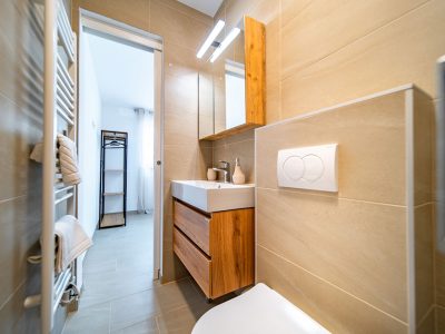camping-arti-homes-rab-mobile-home-arti-studio-four-interior-bathroom