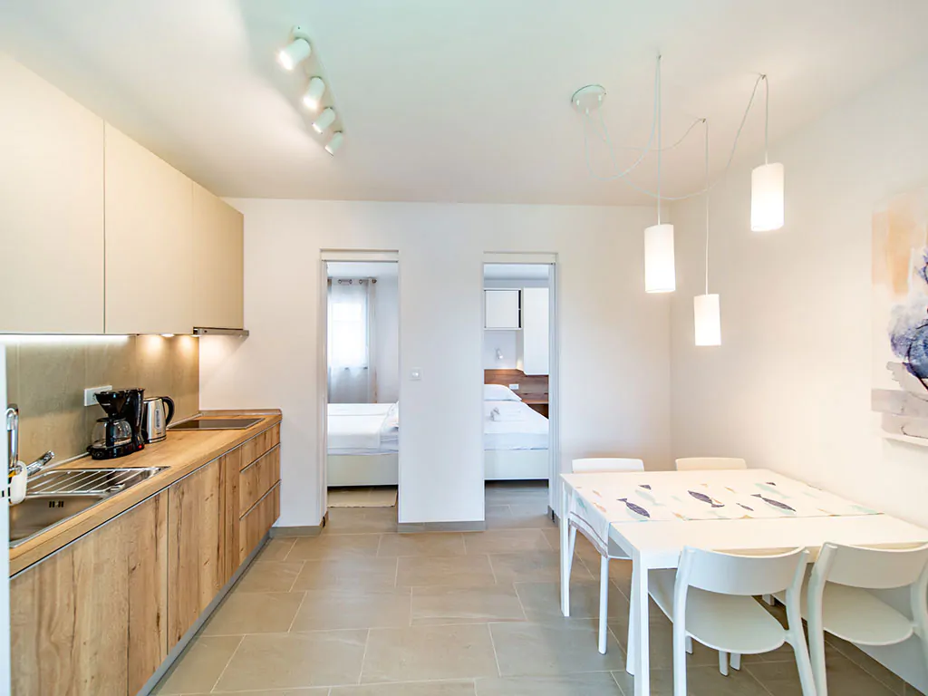 camping-arti-homes-rab-mobile-home-arti-studio-four-interior-kitchen-dinning-table