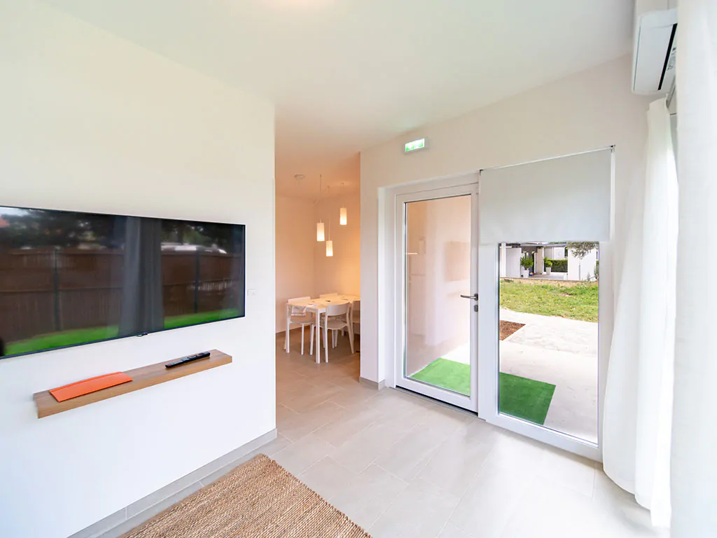 camping-arti-homes-rab-mobile-home-arti-studio-four-interior-tv