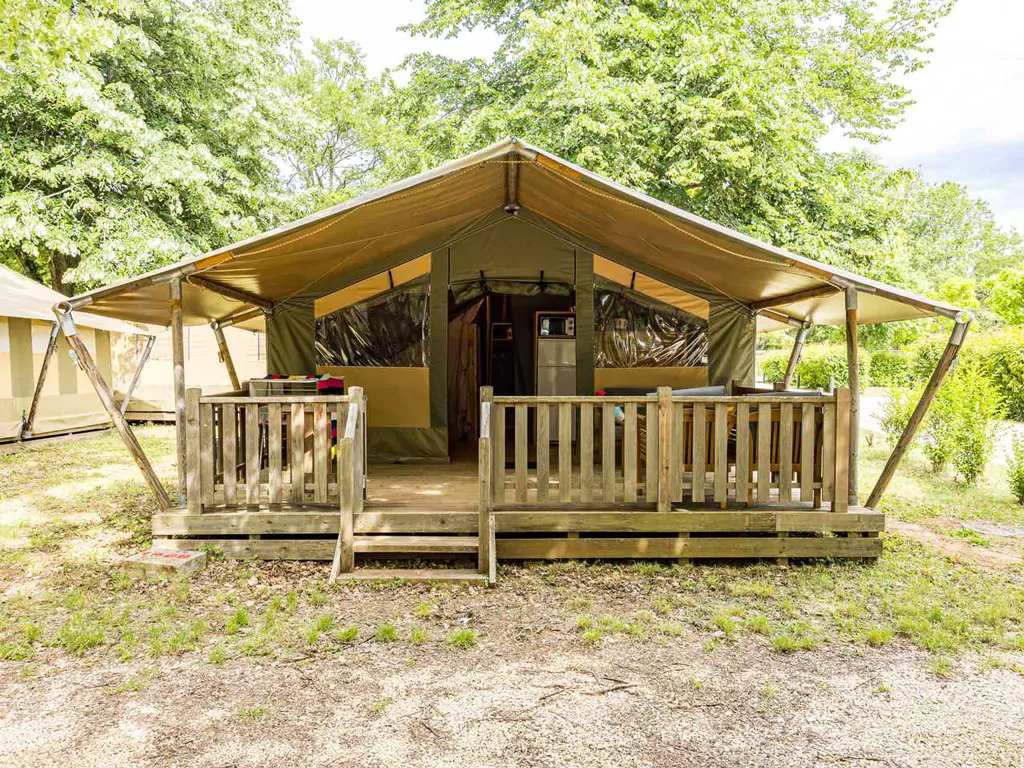 camping-valkanela-glamping-safari-tent-relax-exterior-frontview