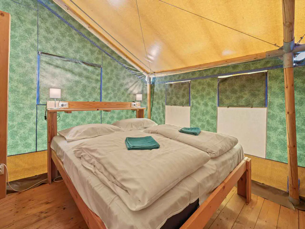 camping-valkanela-glamping-safari-tent-sunset-sanitair-airco-interior-bedroom