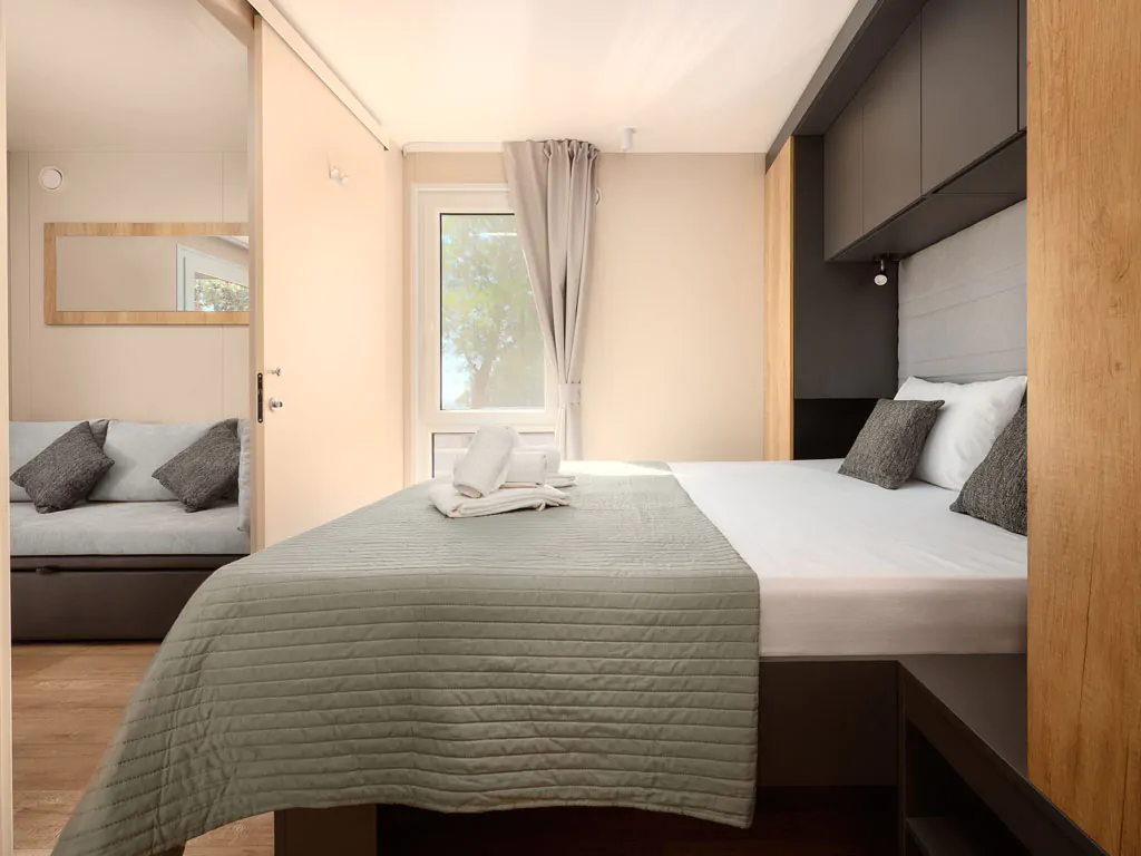 campsite-adriatic-cliff-one-bedroom-sea-view-interior-bedroom-double-bed