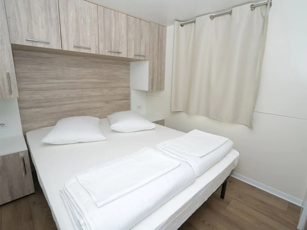 campsite-kovacine-mobile-home-family-plus-interior-bedroom-double-bed