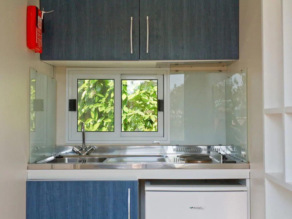 campsite-kovacine-mobile-home-twin-fkk-interior-kitchen