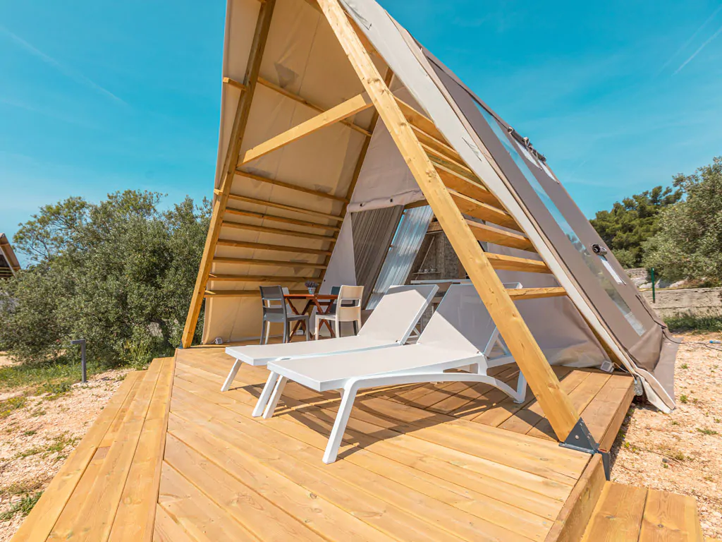 campsite-obonjan-glamping-tent-obonjan-horizon-loft-exterior-glamping-view