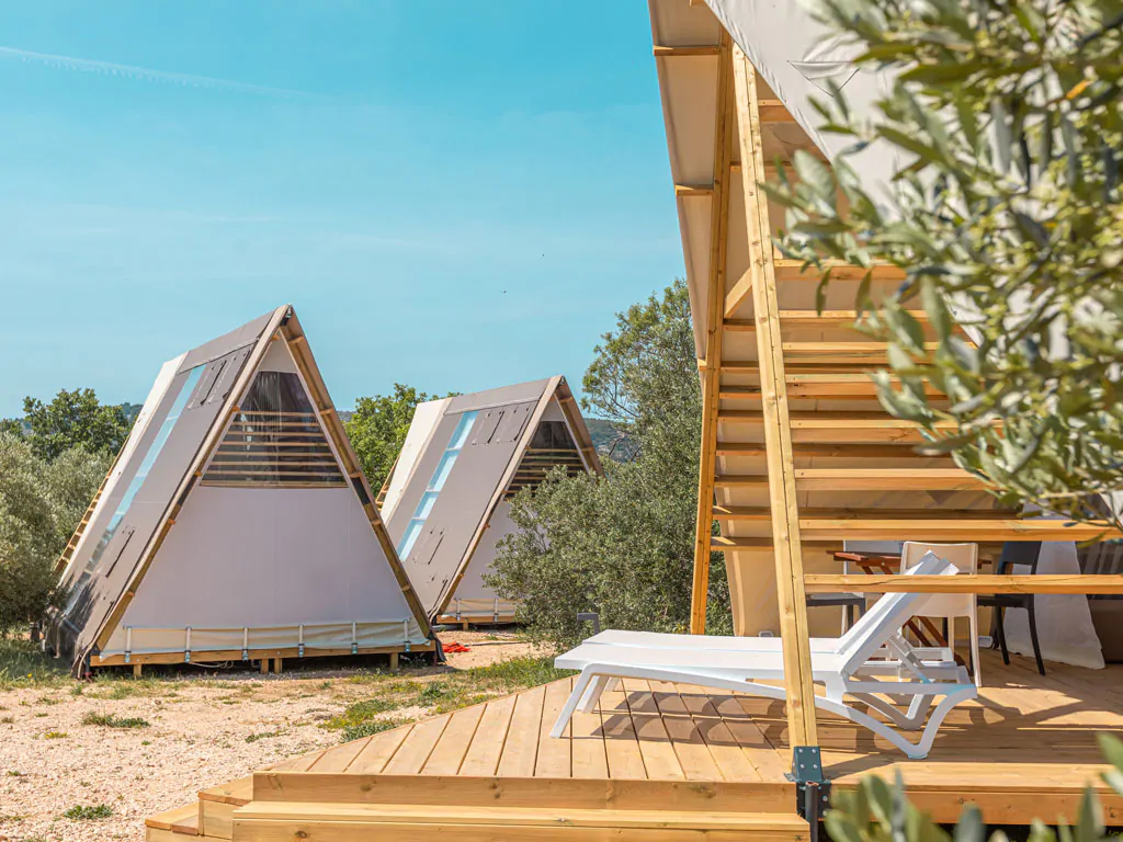 campsite-obonjan-glamping-tent-obonjan-horizon-loft-exterior-terrace