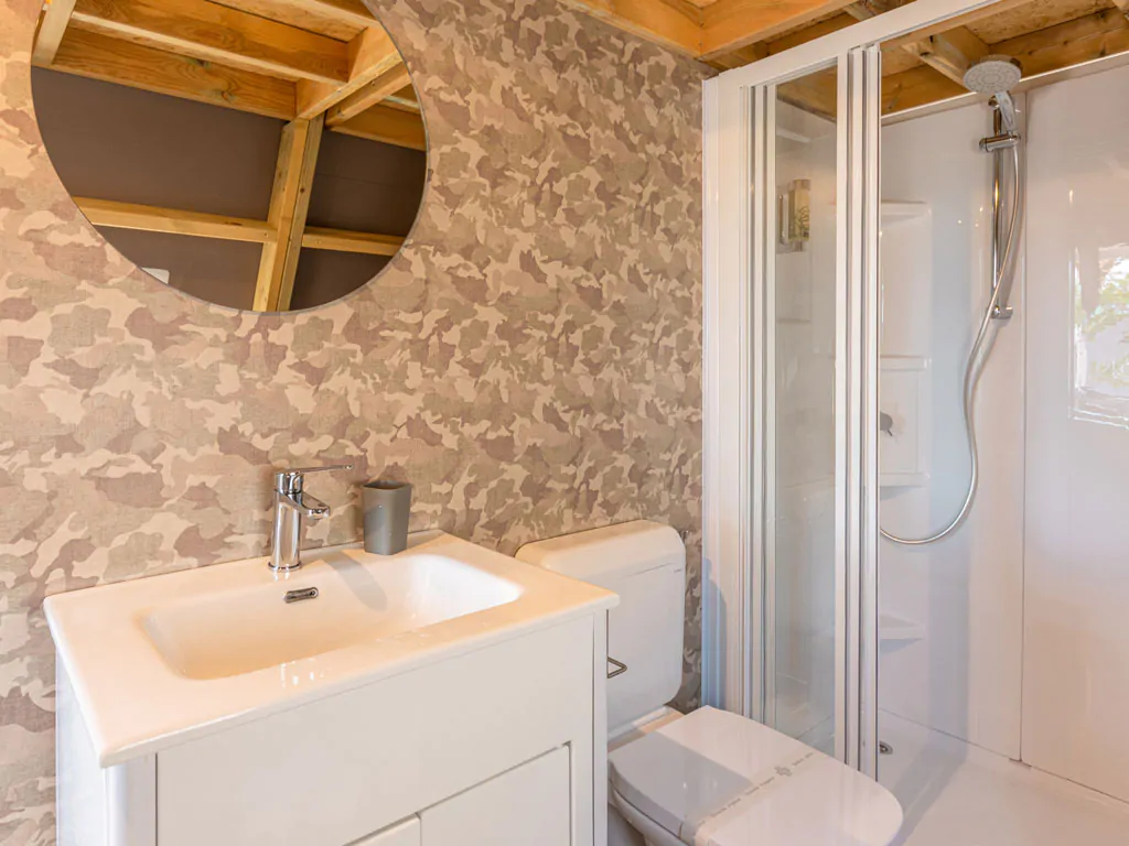 campsite-obonjan-glamping-tent-obonjan-horizon-loft-interior-bathroom