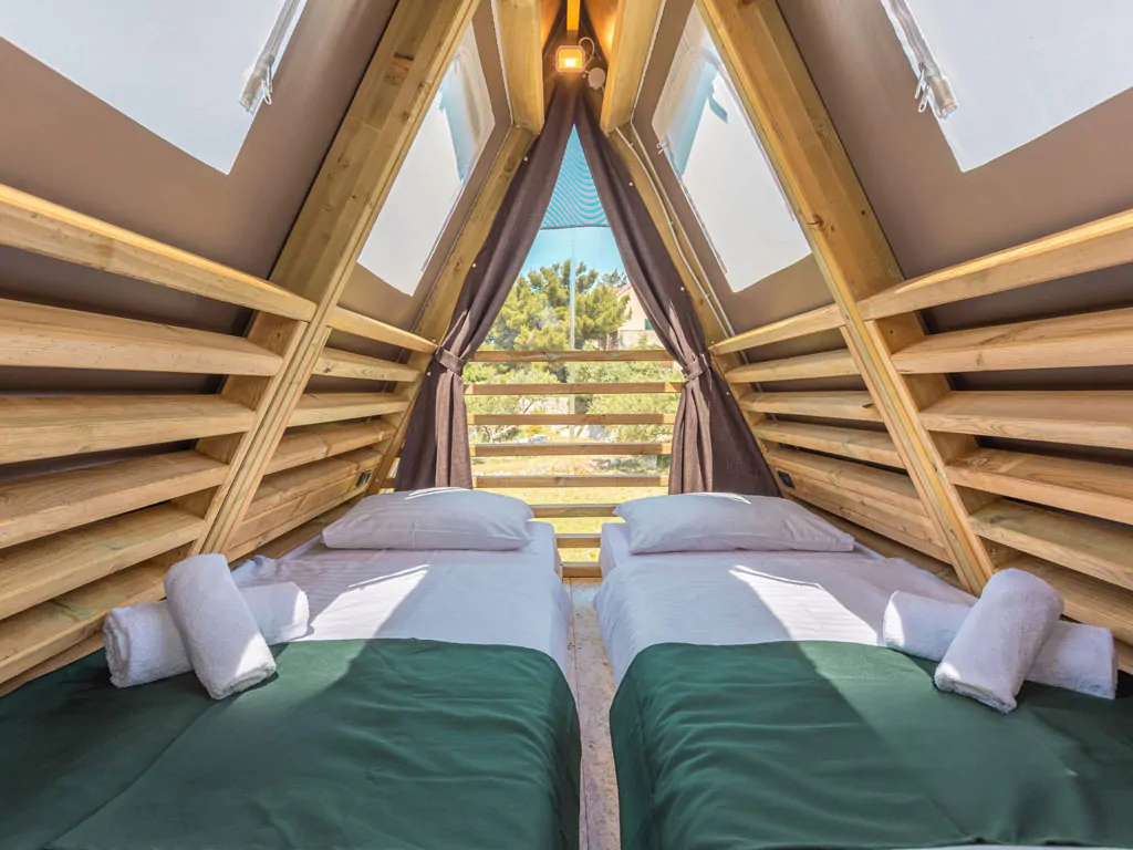 campsite-obonjan-glamping-tent-obonjan-horizon-loft-interior-bedroom