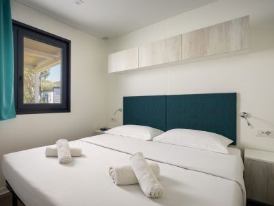 campsite-oliva-mobile-home-standard-plus-interior-bedroom-double-bed