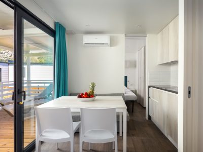 campsite-oliva-mobile-home-standard-plus-interior-dining-area