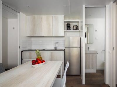 campsite-oliva-mobile-home-standard-plus-interior-kitchen-view