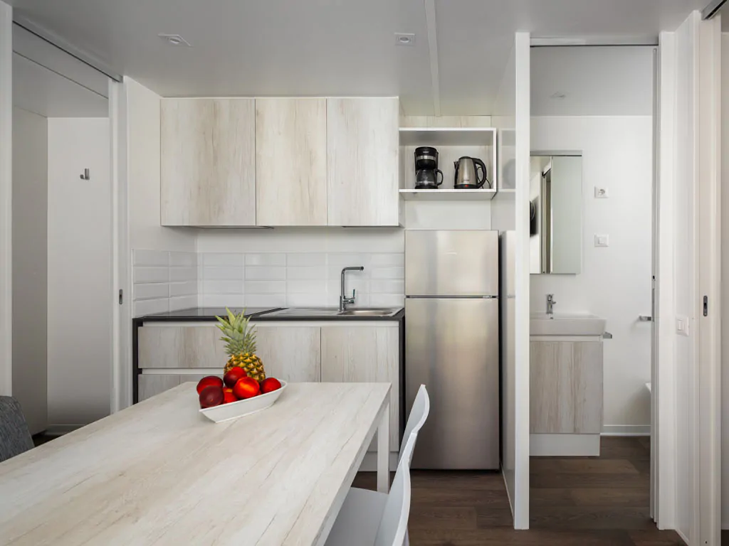 campsite-oliva-mobile-home-standard-plus-interior-kitchen-view