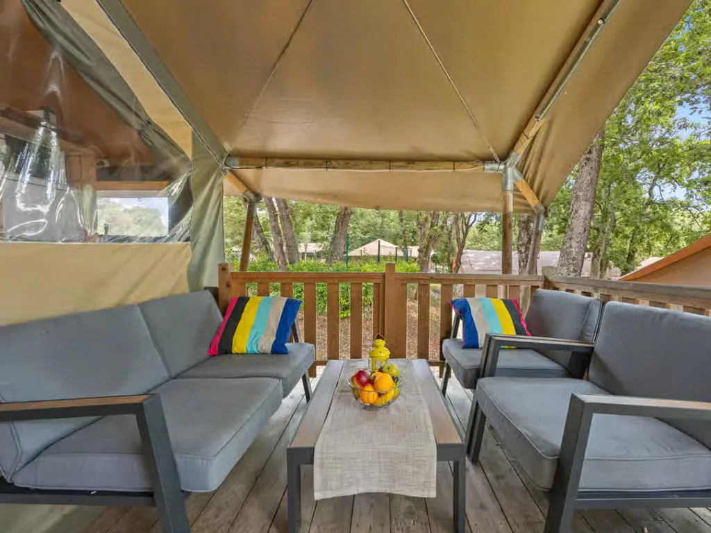 campsite-polari-glamping-tent-safari-tent-sunset-s-airco-for-six-persons-exterior-terrace