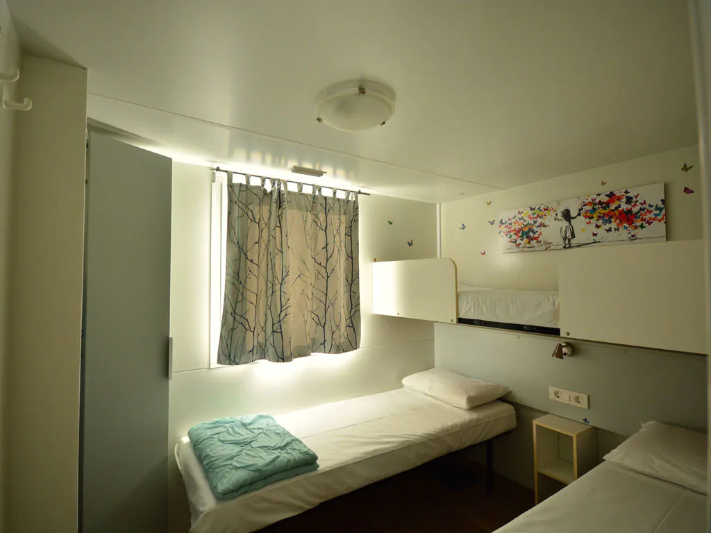 valamar-camping-lanterna-west-coast-new-mobile-home-interior-bedroom-single-beds-view