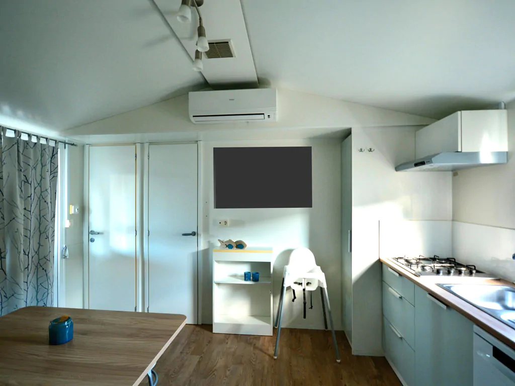 valamar-camping-lanterna-west-coast-new-mobile-home-interior-kitchen-and-living-area