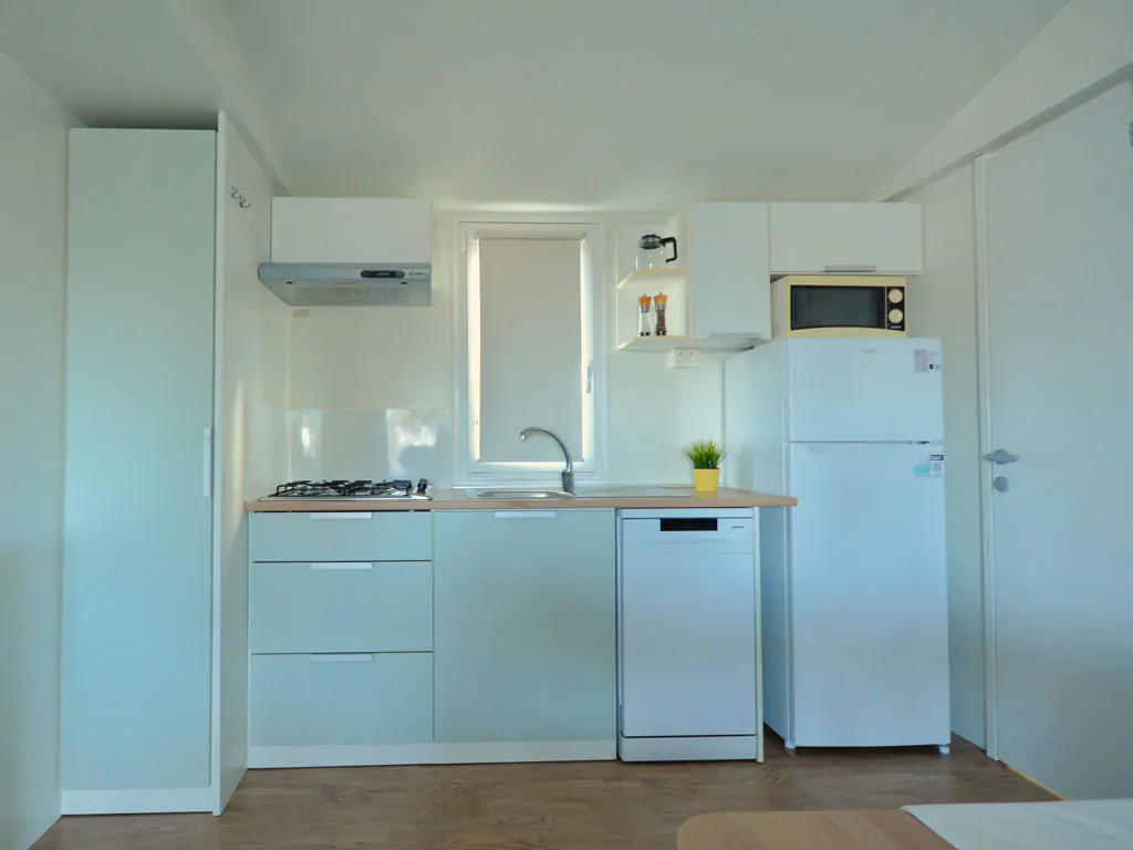 valamar-camping-lanterna-west-coast-new-mobile-home-interior-kitchen-view