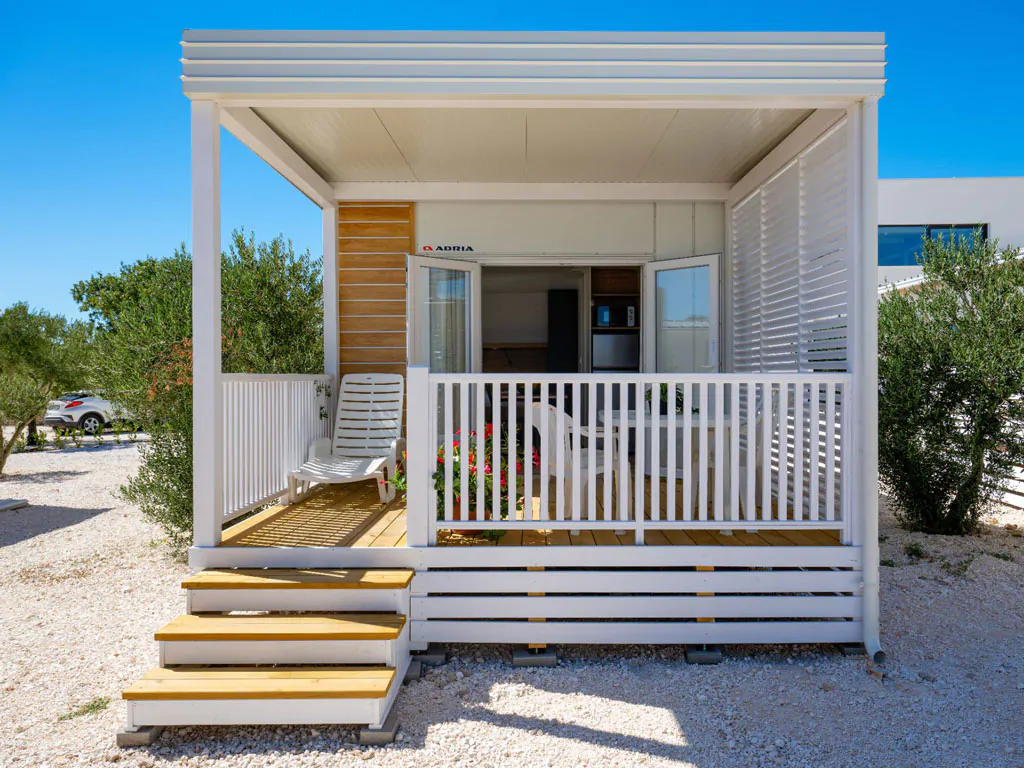 camping-resort-sibenik-mobile-home-c-exterior-frontview