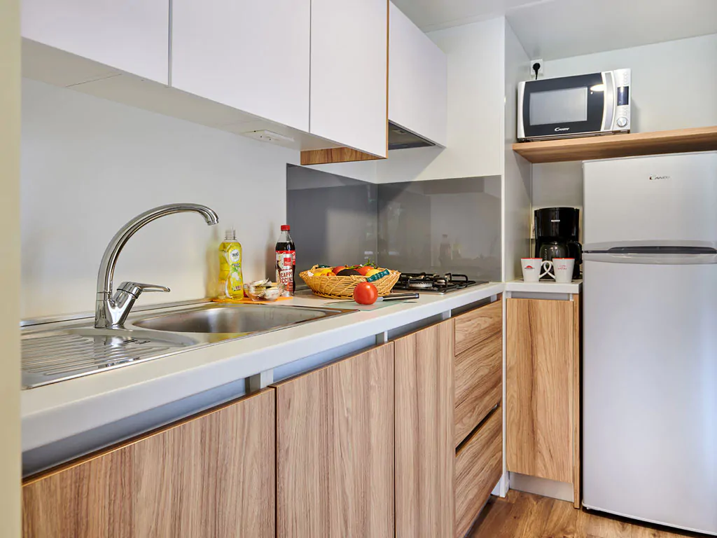camping-resort-sibenik-mobile-home-i-interior-kitchen