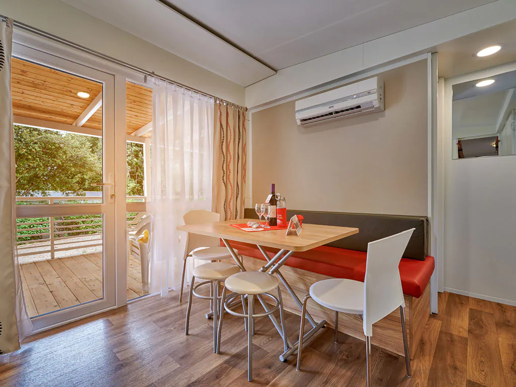 camping-resort-sibenik-mobile-home-i-interior-livingroom