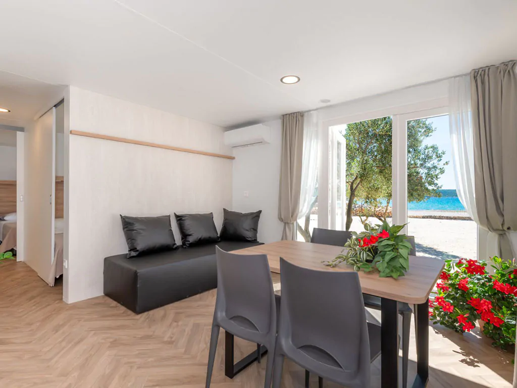 camping-resort-sibenik-mobile-home-s-interior-livingroom-sofa