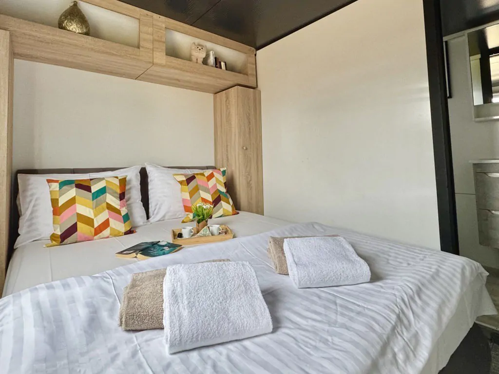 campsite-terra-park-phalaris-mobile-home-lunaris-camping-home-interior-bedroom-bathroom