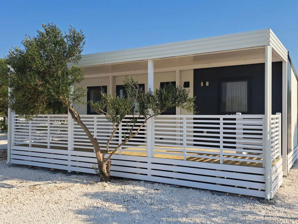 camping-resort-sibenik-mobile-home-a-zone-2-exterior-frontview