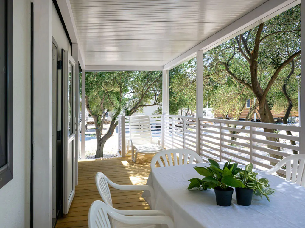 camping-resort-sibenik-mobile-home-a-zone-2-exterior-terrace