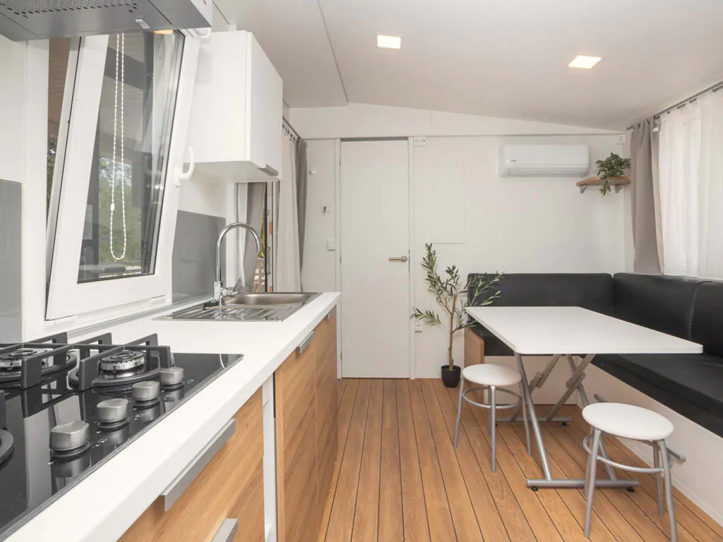 camping-resort-sibenik-mobile-home-a-zone-2-interior-livingroom-kitchen