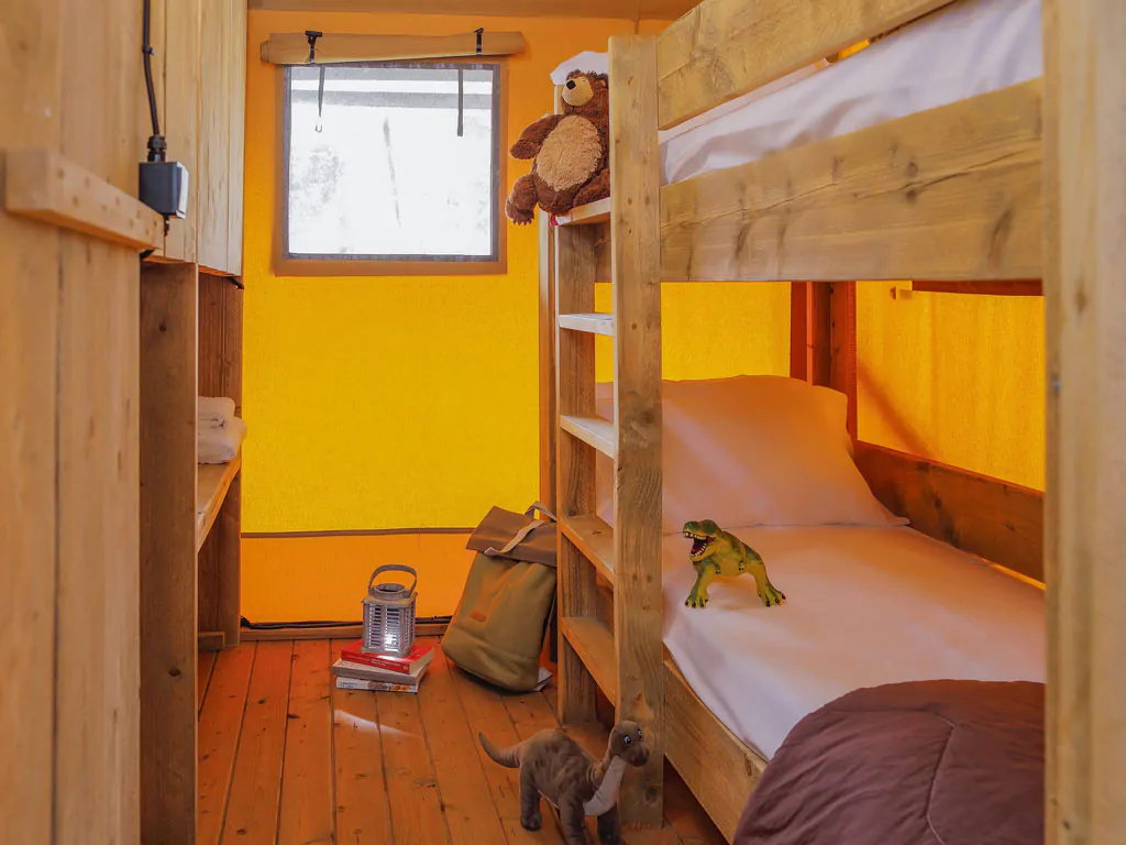hu-fabulous-village-glamping-hu-glamp-premium-xl-interior-bedroom-bunkbed