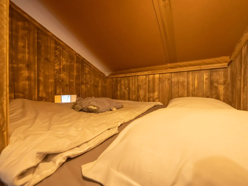 hu-fabulous-village-glamping-hu-glamp-premium-xl-interior-bedroom