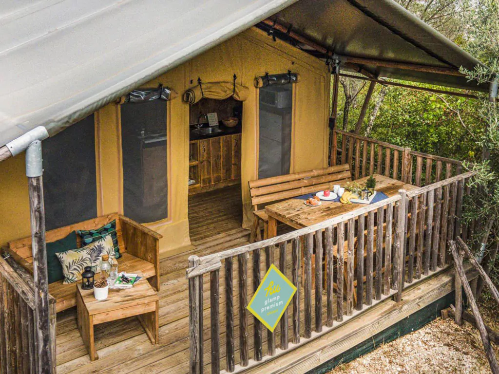 hu-norcenni-girasole-village-glamping-hu-glamp-premium-xl-exterior-frontview