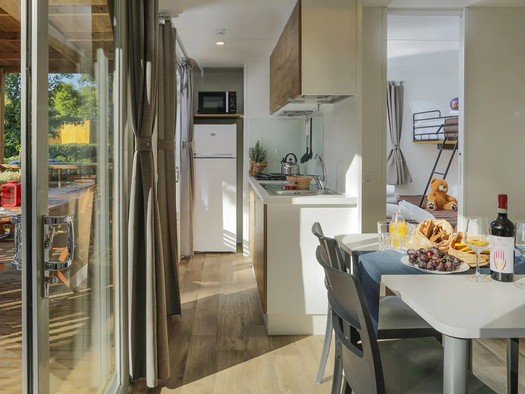 nu-norcenni-girasole-mobile-home-hu-stay-premium-interior-kitchen