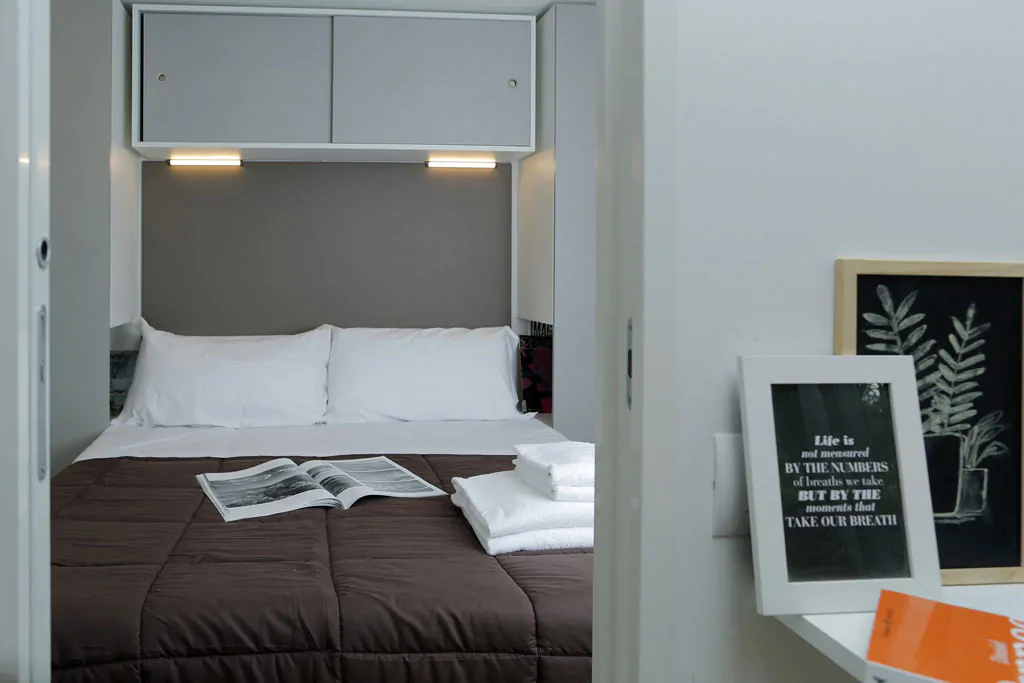 hu-i-pini-village-mobile-home-hu-stay-smart-interior-bedroom-doublebed