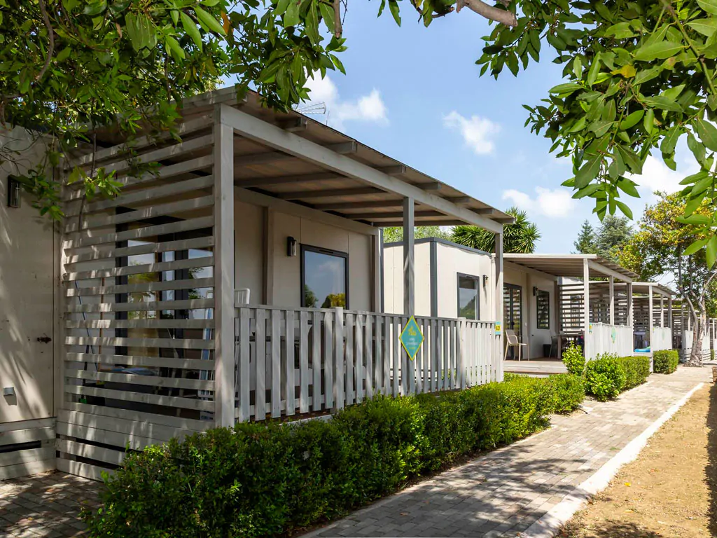 hu-venezia-camping-in-town-mobile-home-hu-stay-premium-exterior-frontview
