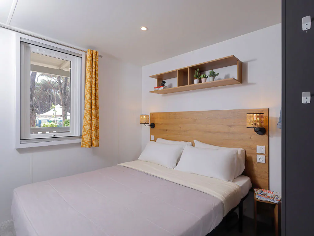 hu-venezia-camping-in-town-mobile-home-hu-stay-premium-interior-bedroom-doublebed