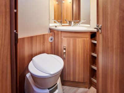 camping-arena-stupice-mobilehome-wohnwagen-premium-interior-bathroom