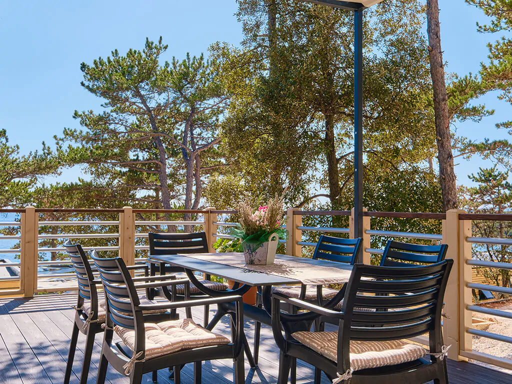 campsite-slatina-mobile-home-freedhome-slatina-terrace-dining-table-i-2