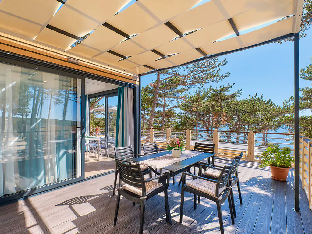 campsite-slatina-mobile-home-freedhome-slatina-terrace-dining-table-3