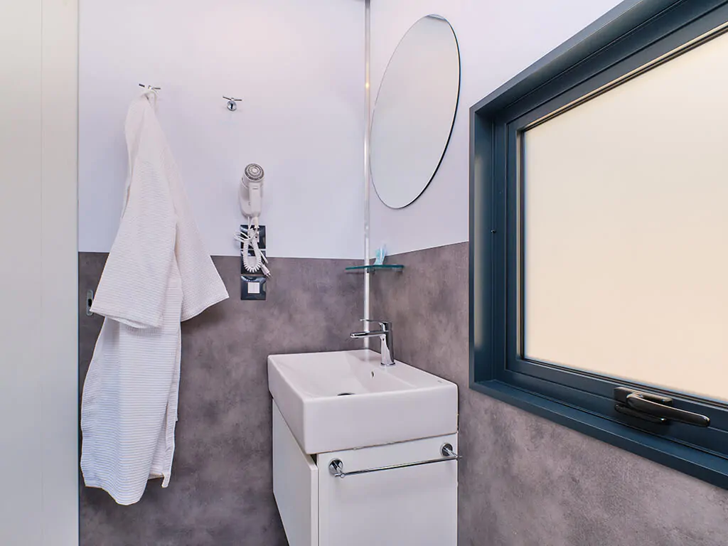 campsite-slatina-mobile-home-interior-bathroom-i-2