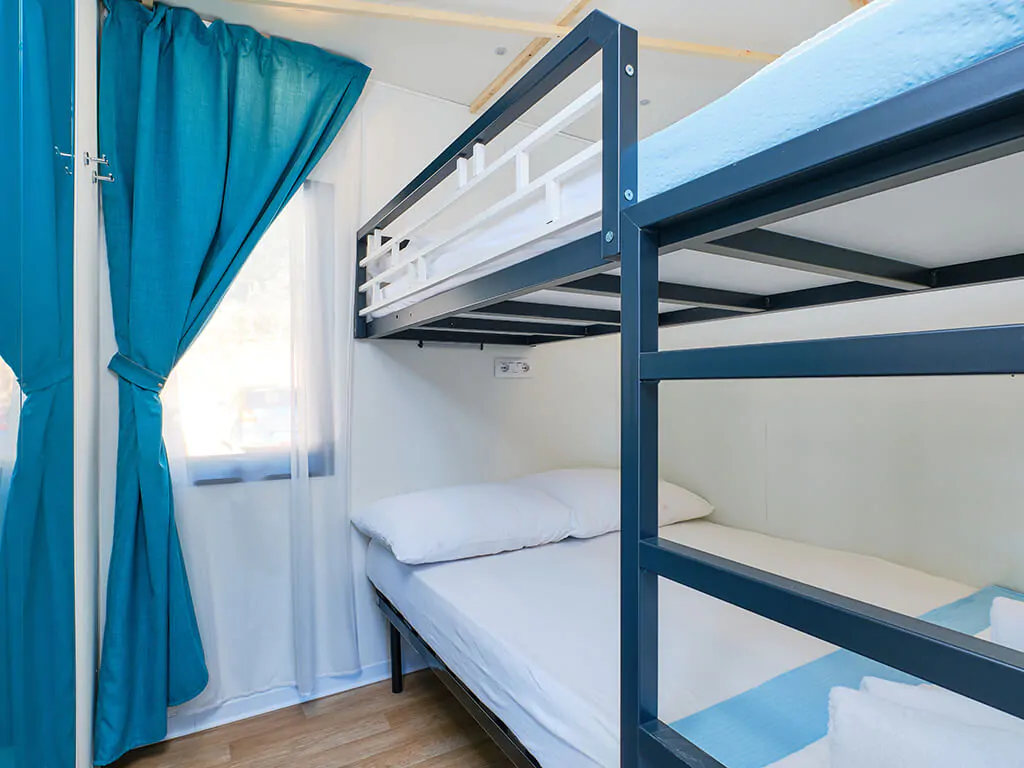 campsite-slatina-mobile-home-interior-bedroom-bunk-beds-2