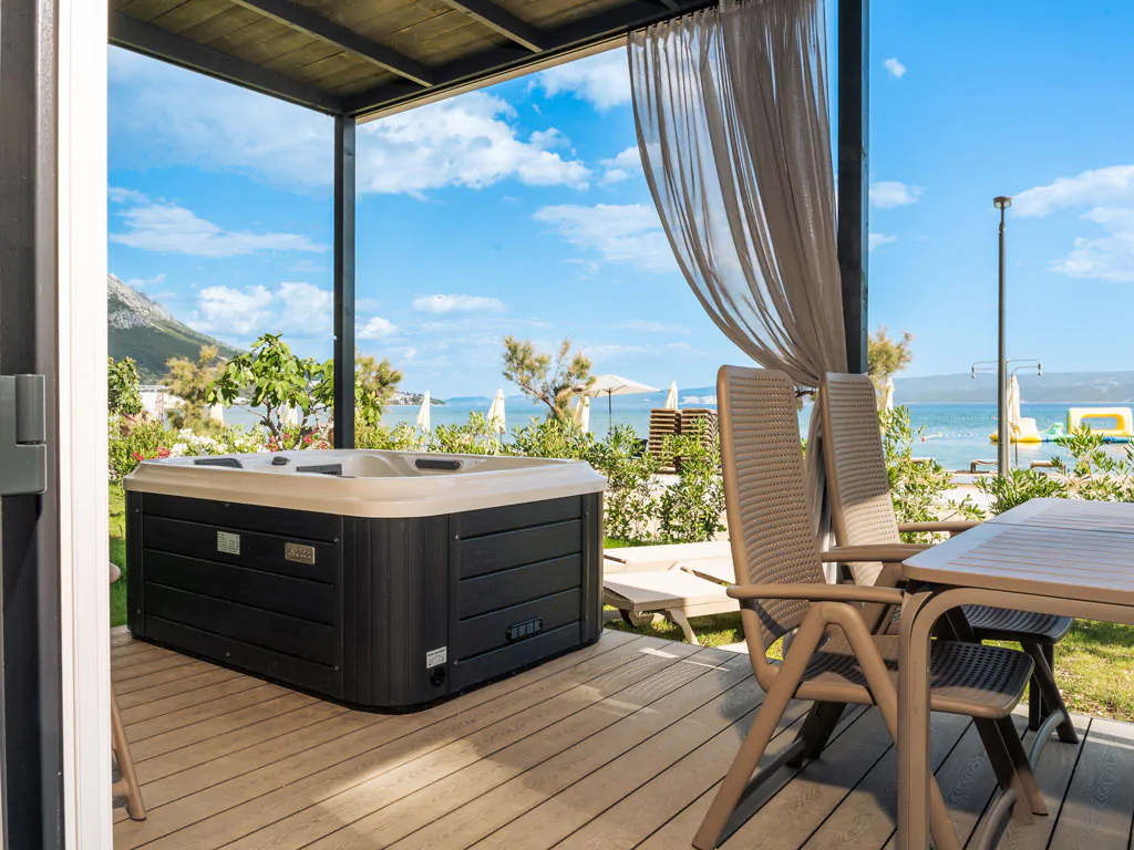 campsite-almissa-mobile-home-sunshine-premium-exterior-terrace-jacuzzi