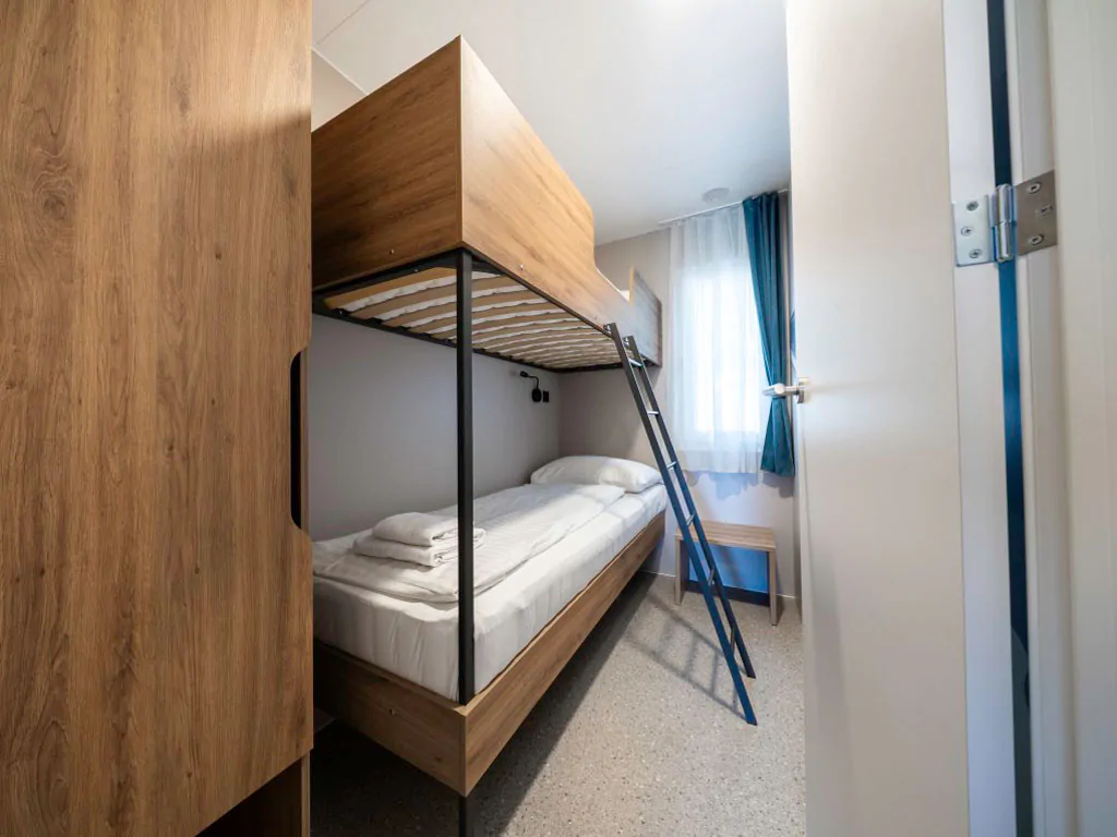 campsite-almissa-mobile-home-sunshine-premium-interior-bedroom-bunkbed