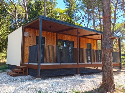campsite-pineta-mobile-home-pinea-exterior-sideview