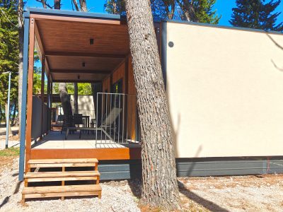 campsite-pineta-mobile-home-solmare-exterior-sideview