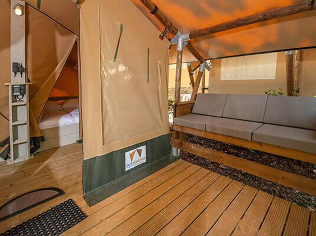 camping-bijela-uvala-glamping-safari-tent-authentic-plus-interior-livingroom